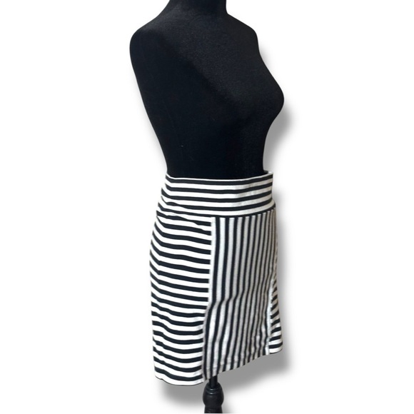 Black and White Contrasting Stripes High Waist Bodycon Mini Pencil Skirt - Picture 4 of 15